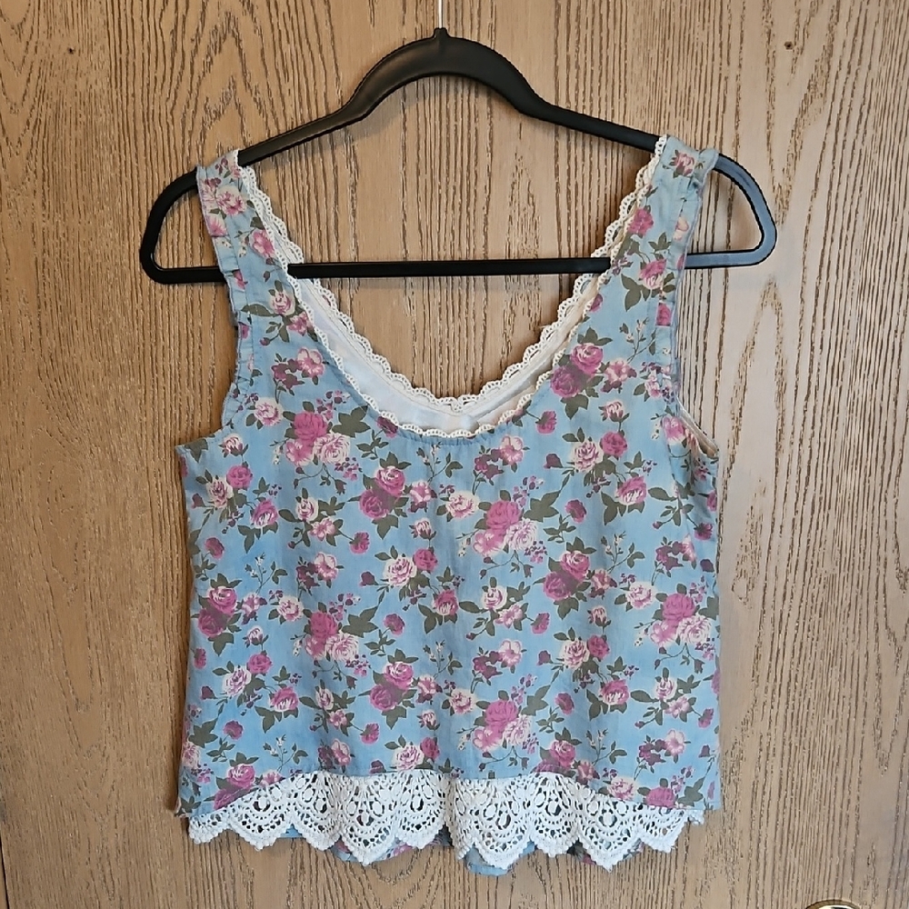 NWOT Liz Lisa Beautiful Lace Trim Tank Top